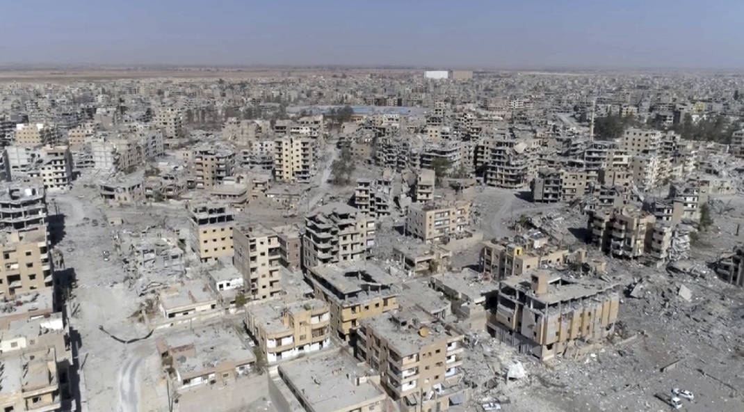 ABD’nin Rakka’yı imhasından altı ay sonra, binlerce Suriyeli enkaz altında