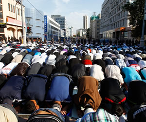 "Britanyalılar ve Diğer Batılılar Giderek Artan Oranda Müslüman Oluyor"